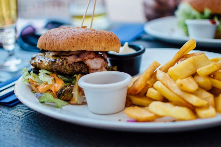 Cheat Meal - jakie korzyści przynosi kontrolowane odstępstwo od diety?